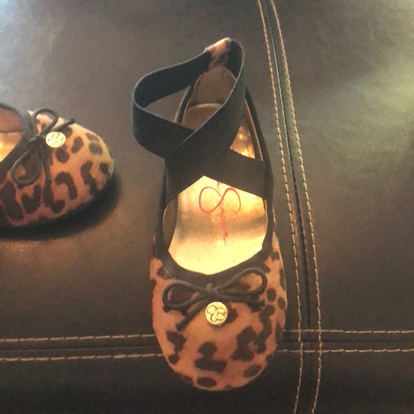 Girls Jessica Simpson cheetah shoes - Picture 3 of 3